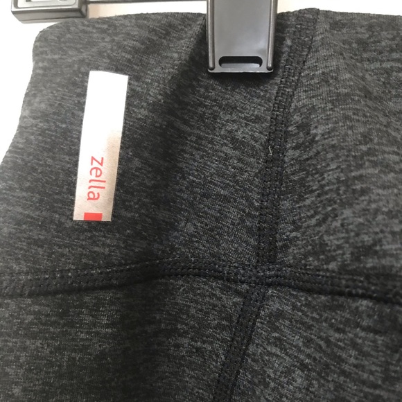 🛍Zella Lived In Gray Capri - Picture 5 of 10